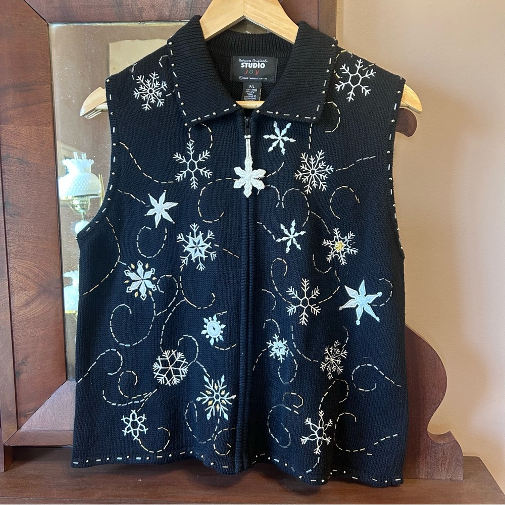 VTG Designs Original Studio 'Joy' Embroidered Snowflake Sweater Vest: Size LARGE